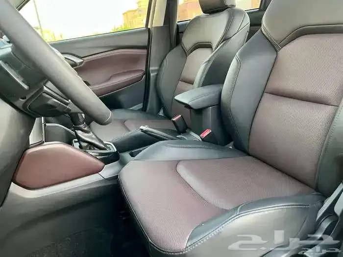 تويوتا اوربان كروزر GXL 2025 ( فل كامل ) 14