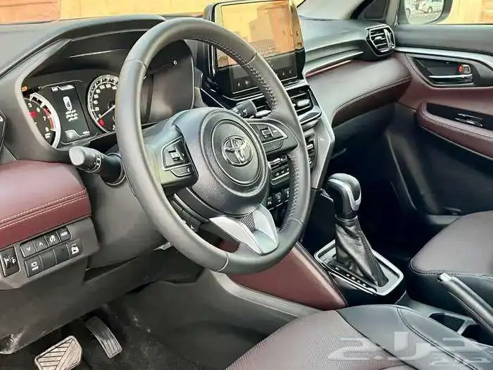 تويوتا اوربان كروزر GXL 2025 ( فل كامل ) 9