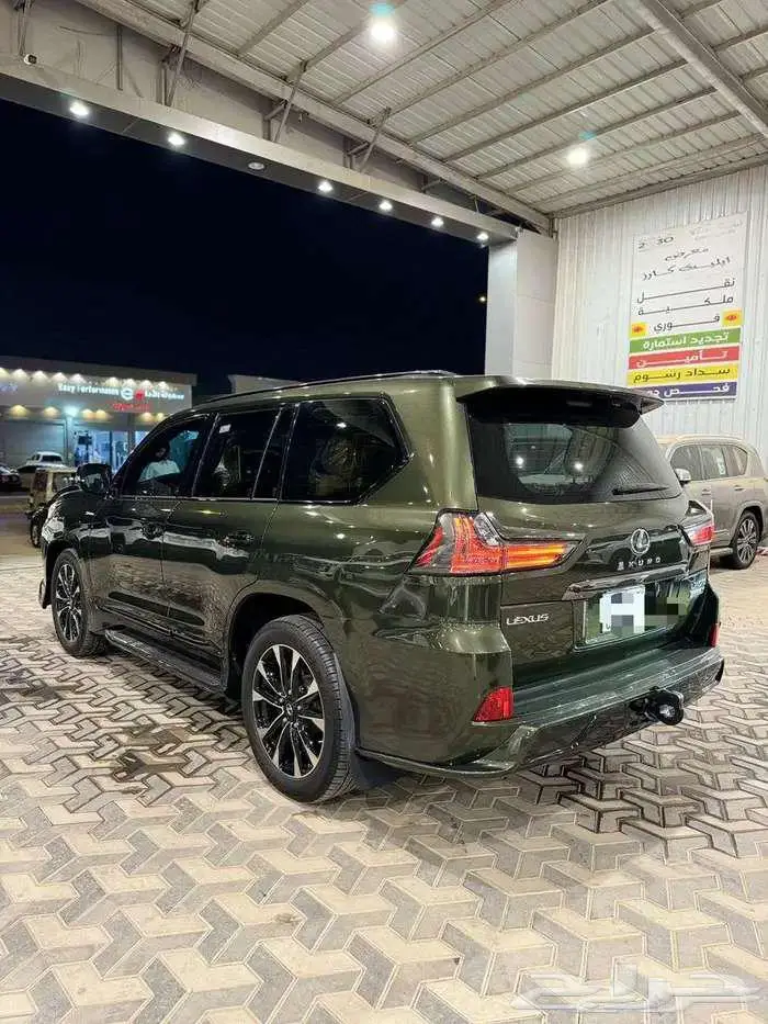 لكزس بلاك اديشن موديل 2021 3