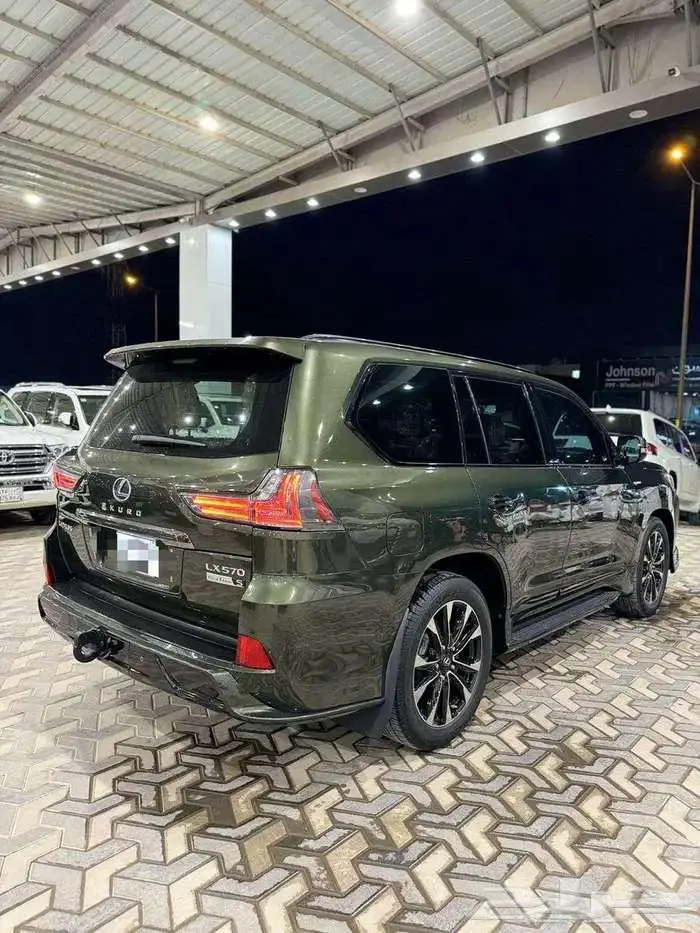 لكزس بلاك اديشن موديل 2021 4