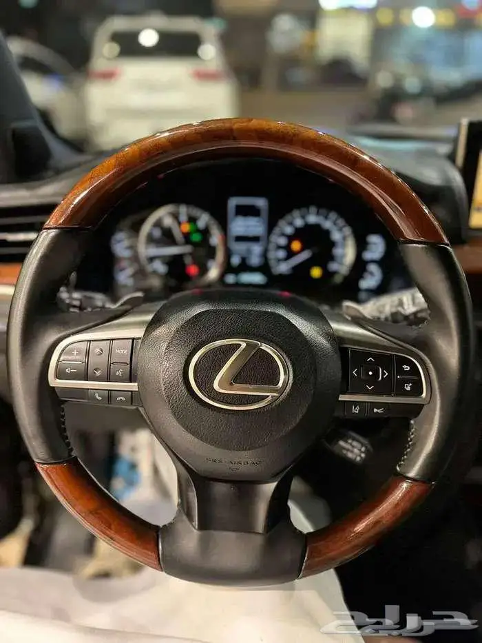 لكزس بلاك اديشن موديل 2021 10