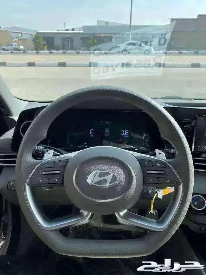 هيونداي إلنترا سمارت 2025 ابيض ورمادي كاش وأقساط 4