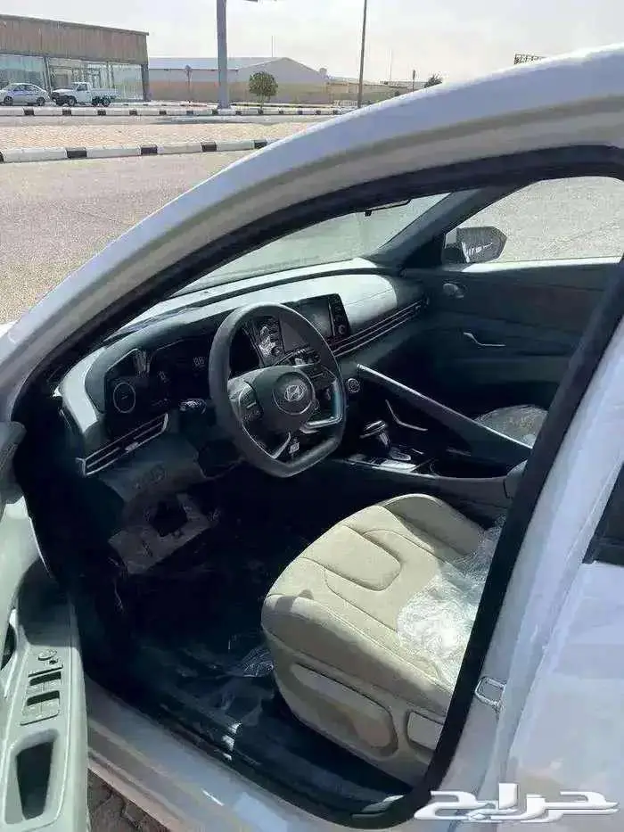 هيونداي إلنترا سمارت 2025 ابيض ورمادي كاش وأقساط 2