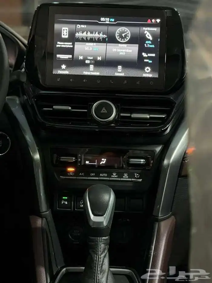 تويوتا اوربان فل سقف اسود بنزين 2026 نظام 50-50 6