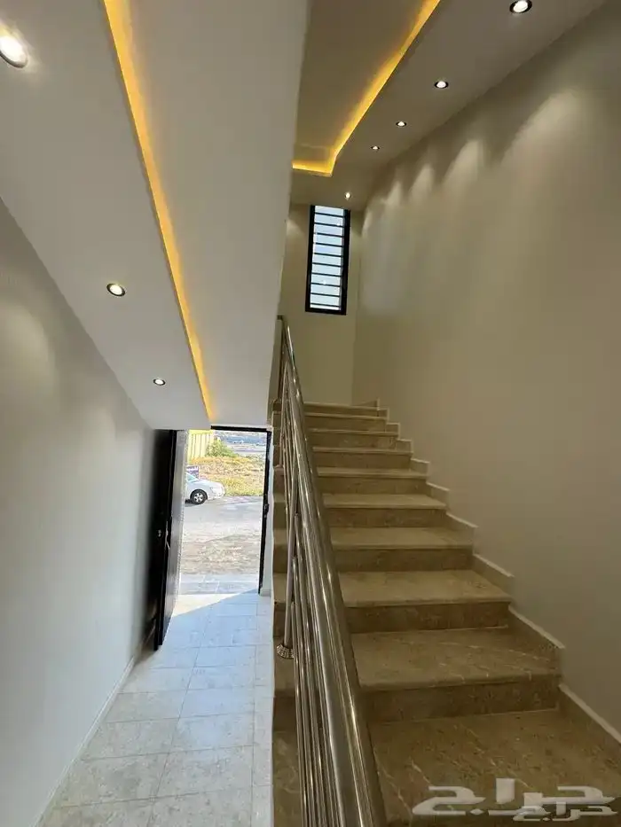 روف علوي بملحق تشطيب ممتاز خميس مشيط حي الجوهره شمال الراقي 1