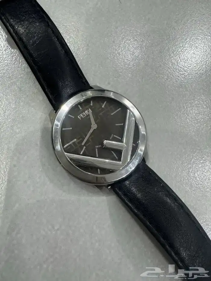 ساعة فندي FENDI أصلية جلد نظيفة 2