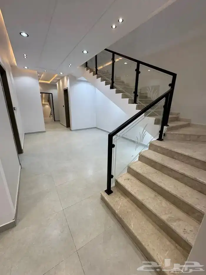 روف علوي بملحق تشطيب ممتاز خميس مشيط حي الجوهره شمال الراقي 21