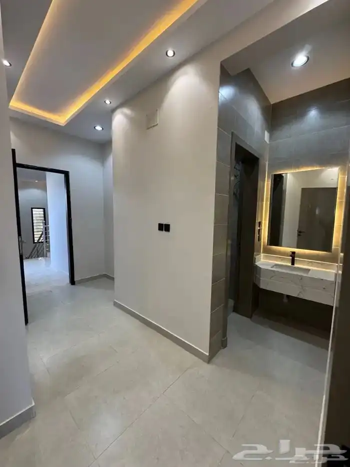 روف علوي بملحق تشطيب ممتاز خميس مشيط حي الجوهره شمال الراقي 28