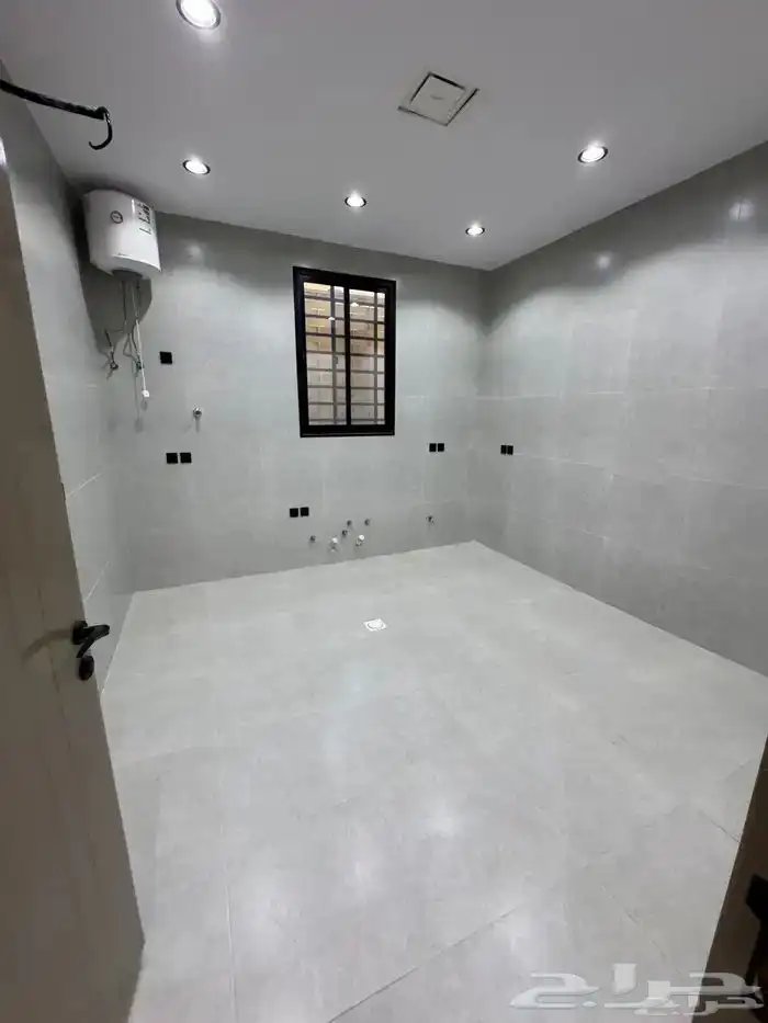 روف علوي بملحق تشطيب ممتاز خميس مشيط حي الجوهره شمال الراقي 9