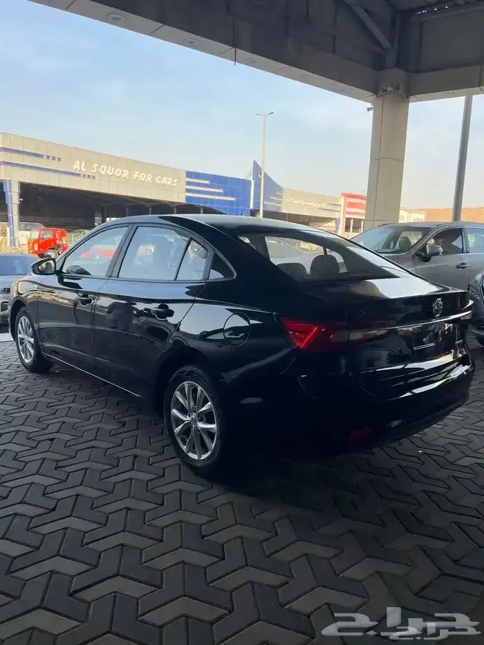 MG5 سيدان ستاندر 2025 3