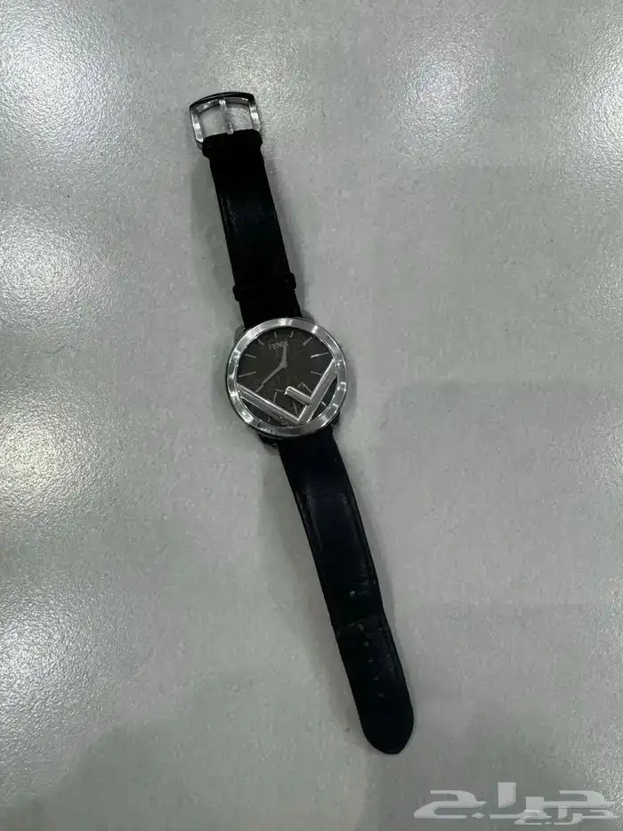 ساعة فندي FENDI أصلية جلد نظيفة 1