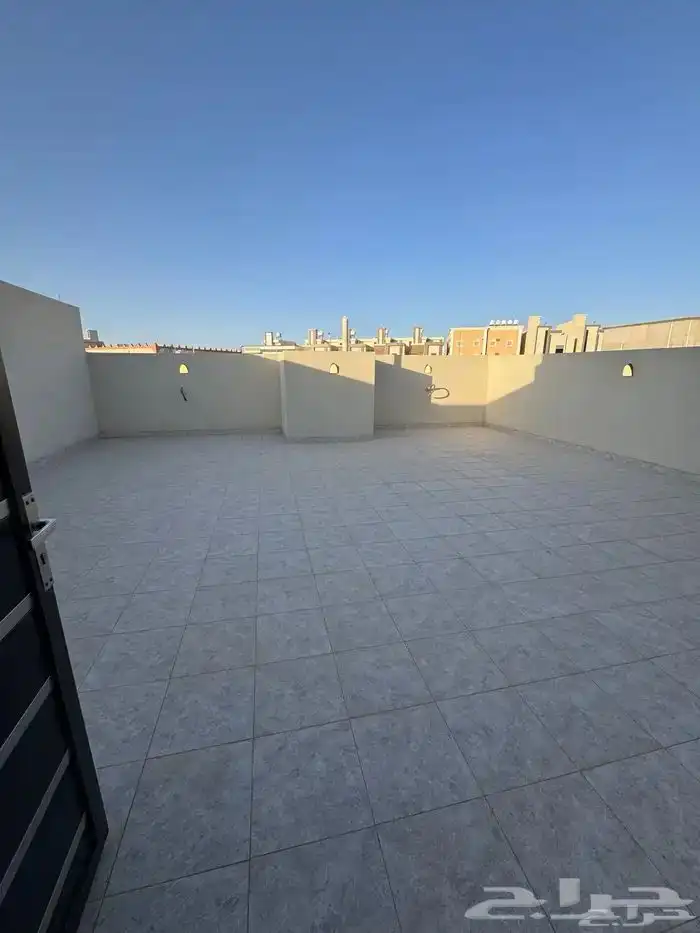 روف علوي بملحق تشطيب ممتاز خميس مشيط حي الجوهره شمال الراقي 23