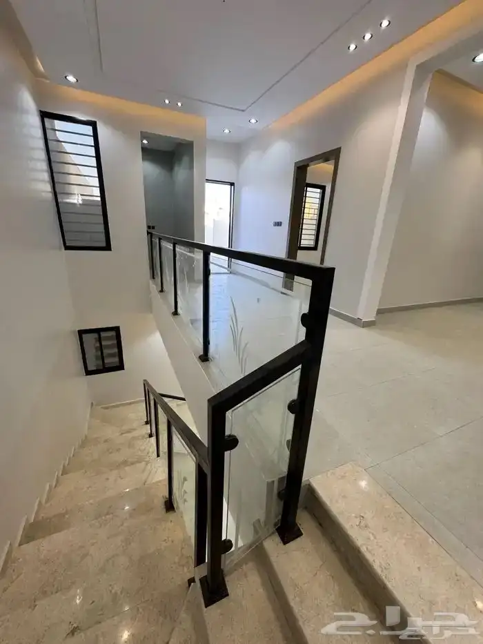 روف علوي بملحق تشطيب ممتاز خميس مشيط حي الجوهره شمال الراقي 22