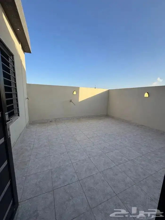 روف علوي بملحق تشطيب ممتاز خميس مشيط حي الجوهره شمال الراقي 30