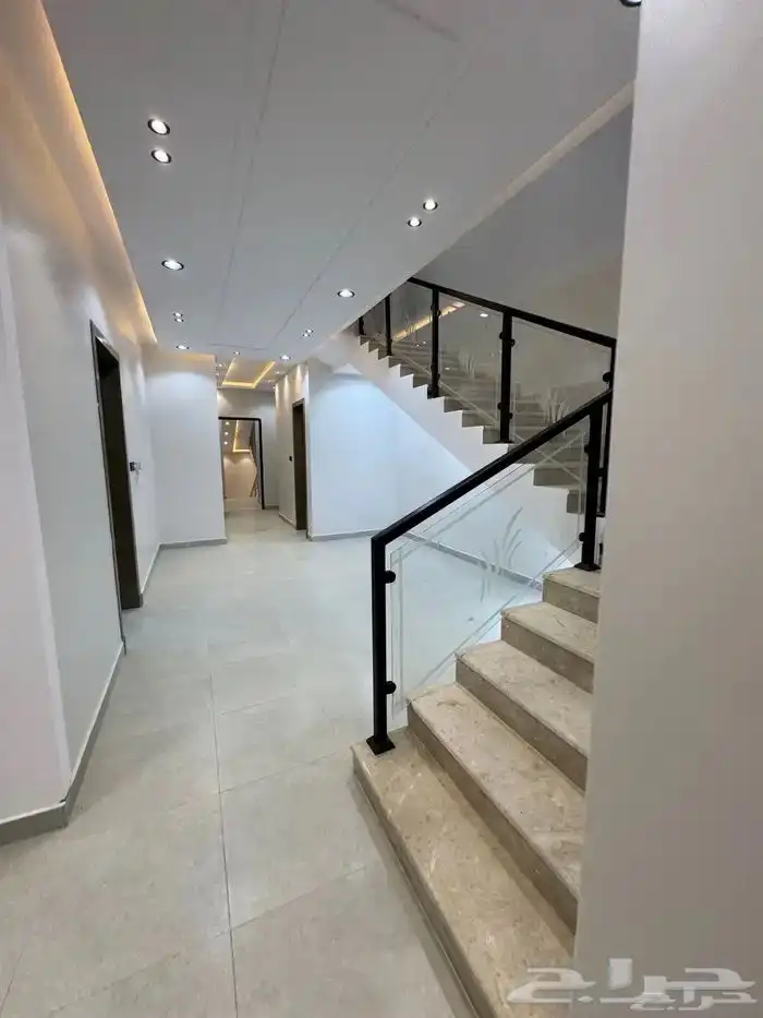 روف علوي بملحق تشطيب ممتاز خميس مشيط حي الجوهره شمال الراقي 14