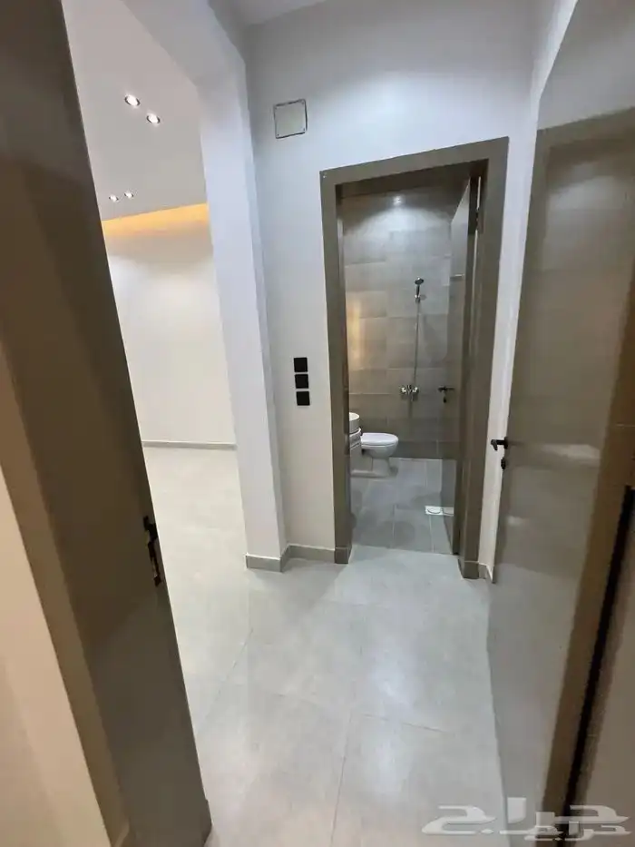 روف علوي بملحق تشطيب ممتاز خميس مشيط حي الجوهره شمال الراقي 16