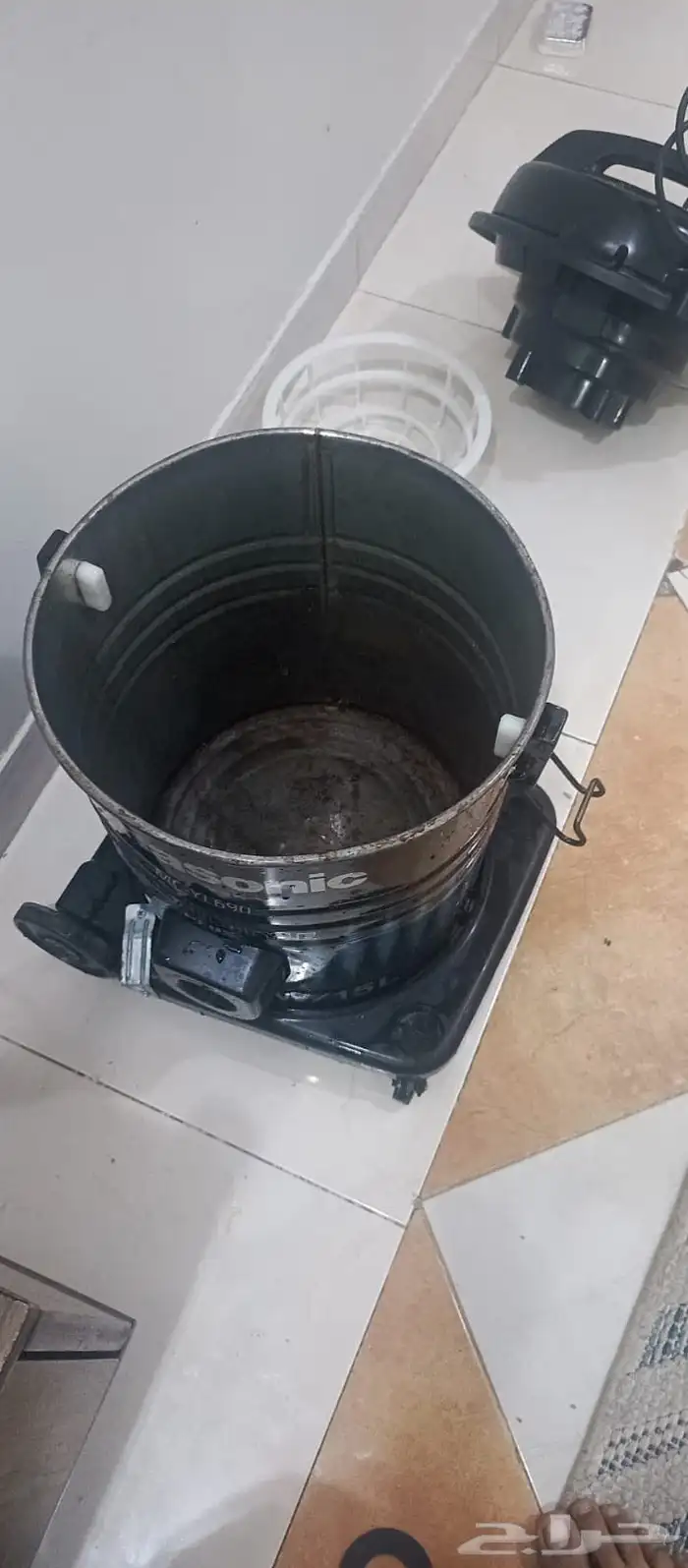 مكنسة كهربائية 0