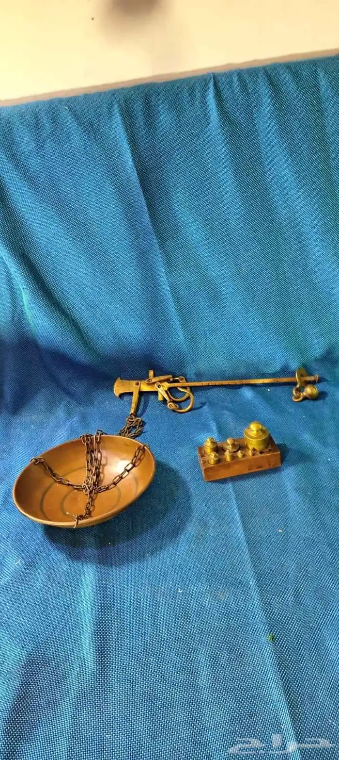 ميزان نحاس تراثي مخزن مع أوزان تراثيه صناعة أوروبية شغال 0