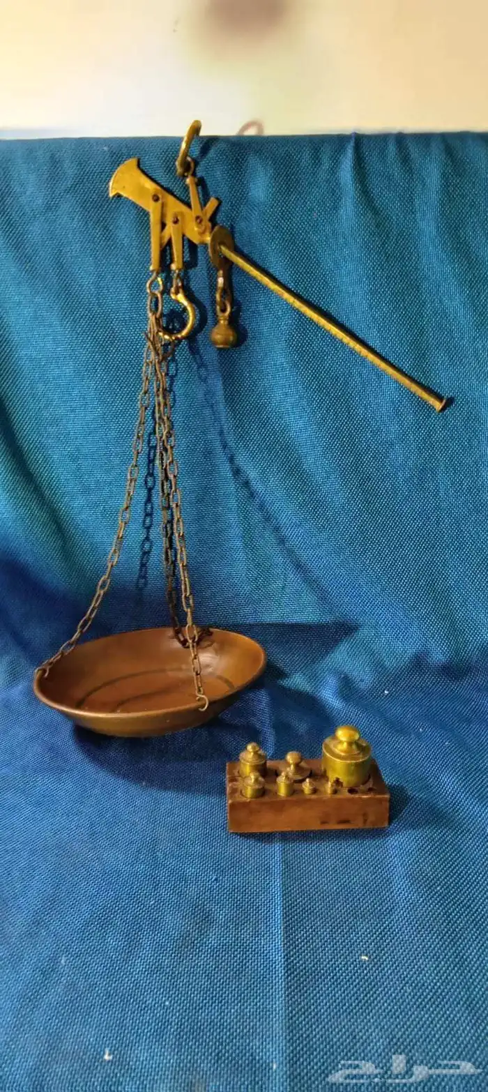 ميزان نحاس تراثي مخزن مع أوزان تراثيه صناعة أوروبية شغال 1