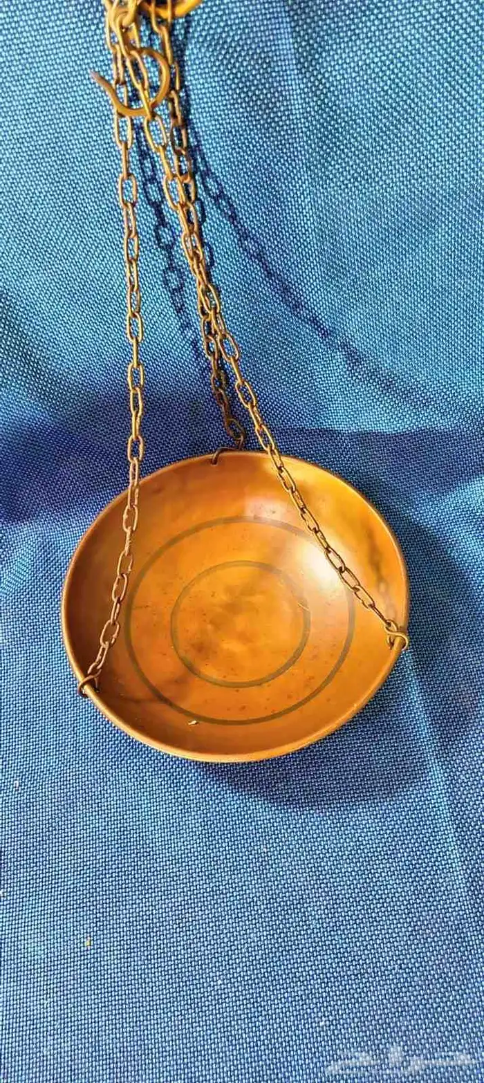 ميزان نحاس تراثي مخزن مع أوزان تراثيه صناعة أوروبية شغال 10