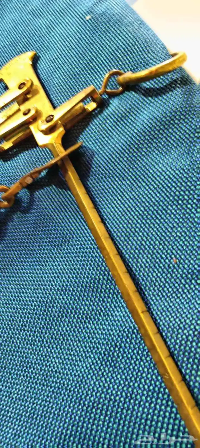 ميزان نحاس تراثي مخزن مع أوزان تراثيه صناعة أوروبية شغال 12