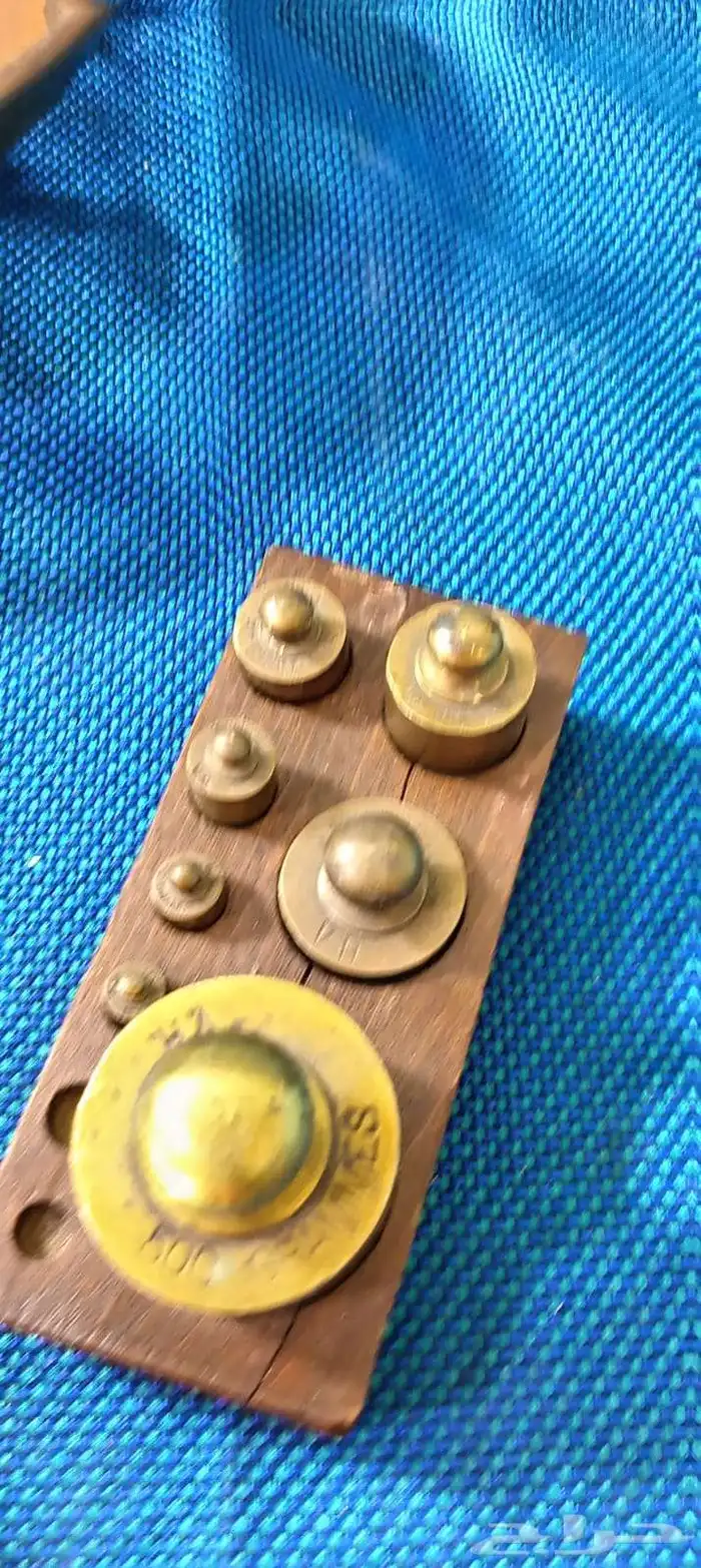 ميزان نحاس تراثي مخزن مع أوزان تراثيه صناعة أوروبية شغال 2