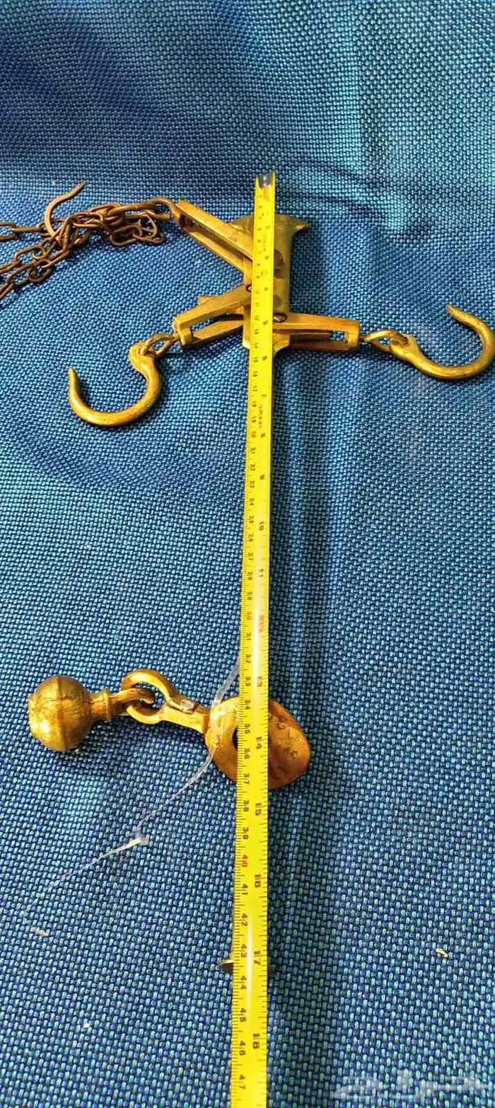 ميزان نحاس تراثي مخزن مع أوزان تراثيه صناعة أوروبية شغال 15