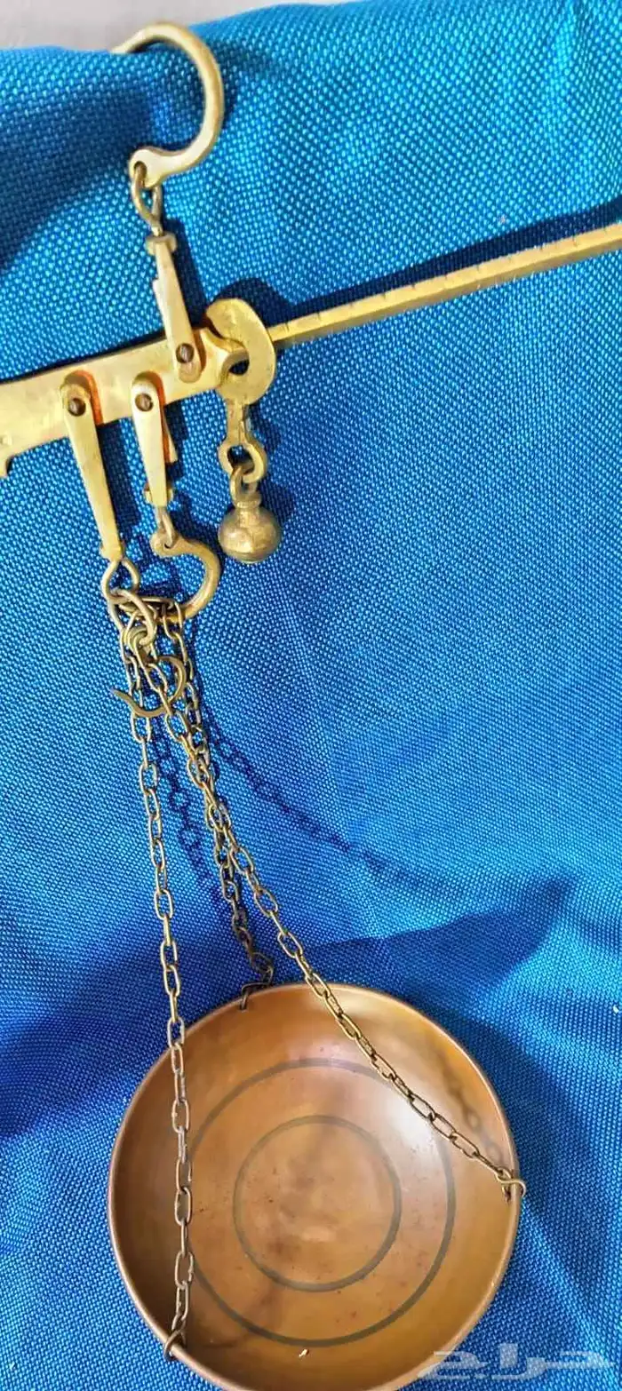 ميزان نحاس تراثي مخزن مع أوزان تراثيه صناعة أوروبية شغال 9