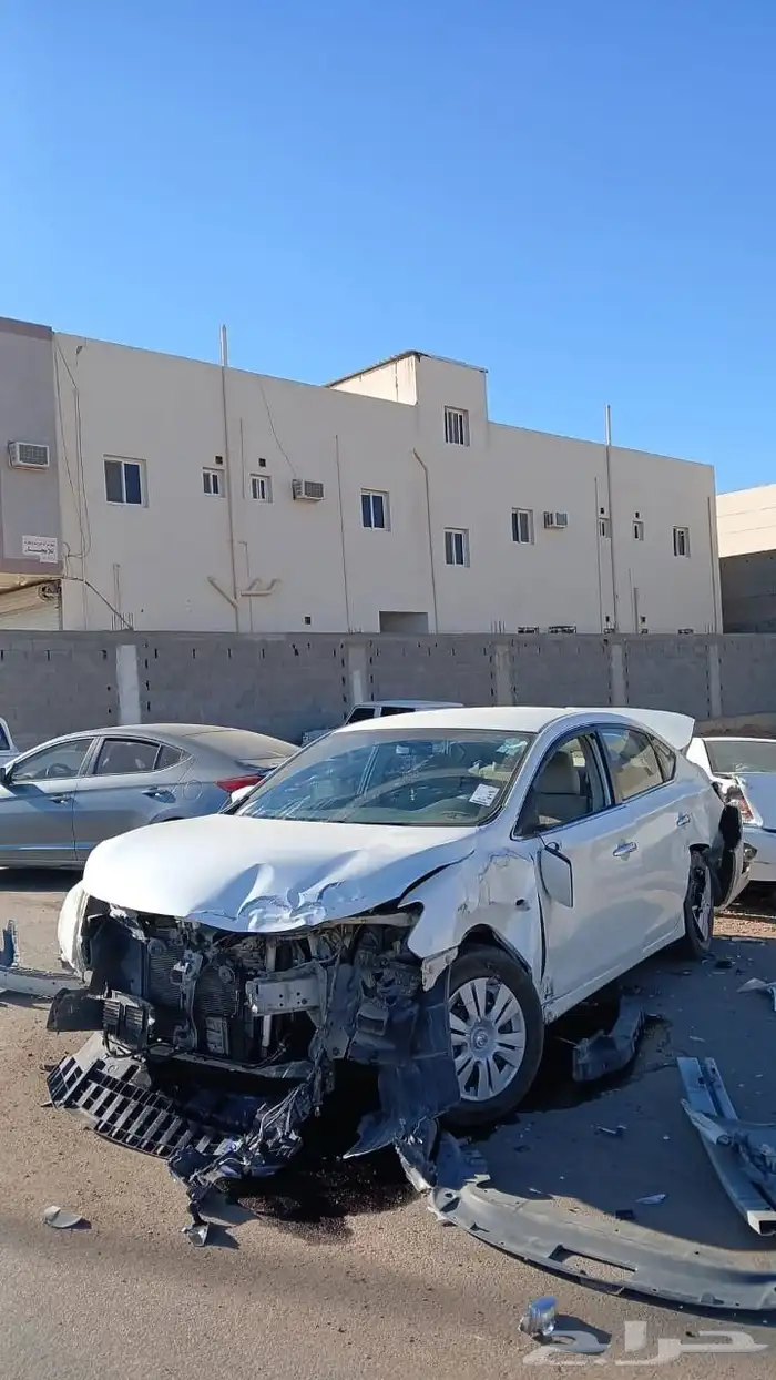 نيسان سنترا موديل 2016 ماشي 130الف مصدوم 0