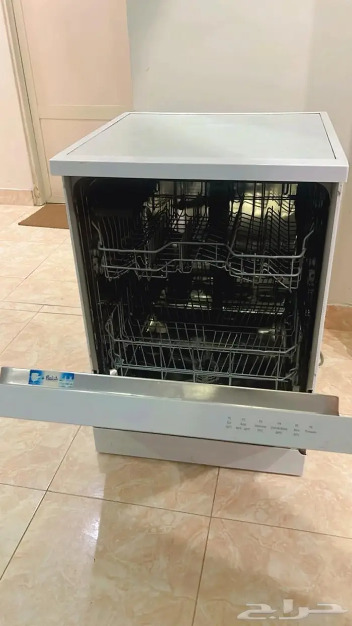 السلام عليكم للبيع غساله صحون ماركتها بيكو 1