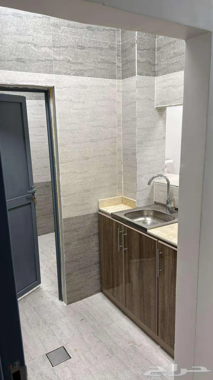 غرفة للإيجار حي اليرموك 1600 ريال شهري عزاب فقط 3