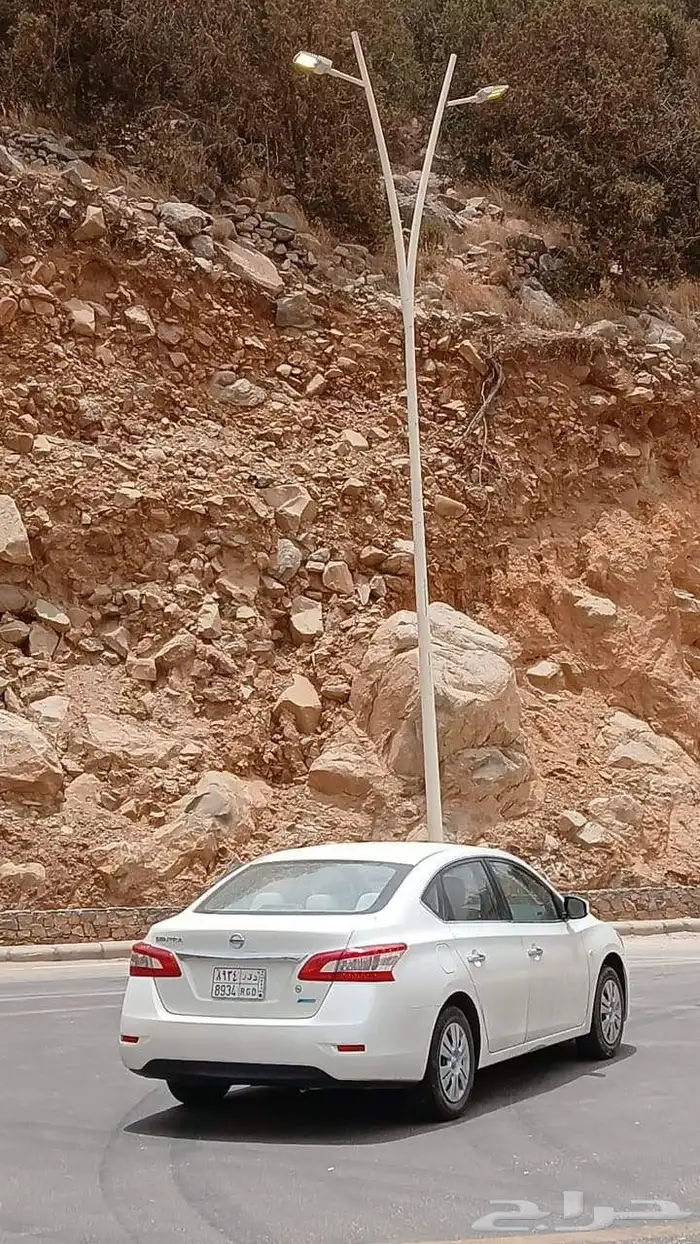 نيسان سنترا موديل 2016 ماشي 130الف مصدوم 7