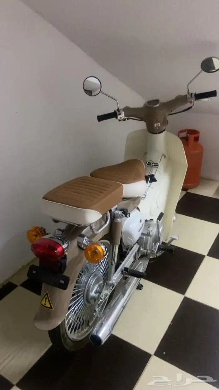 مكنه موتوسيكل للبيع لاعلى سعر مشتغلش غير اسبوع فقط واتركنت 8
