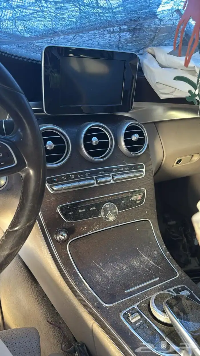 مرسيدس C200 2015 (مصدوم) مزاد 24ساعه اللي يوقف عليه نصيبه 9