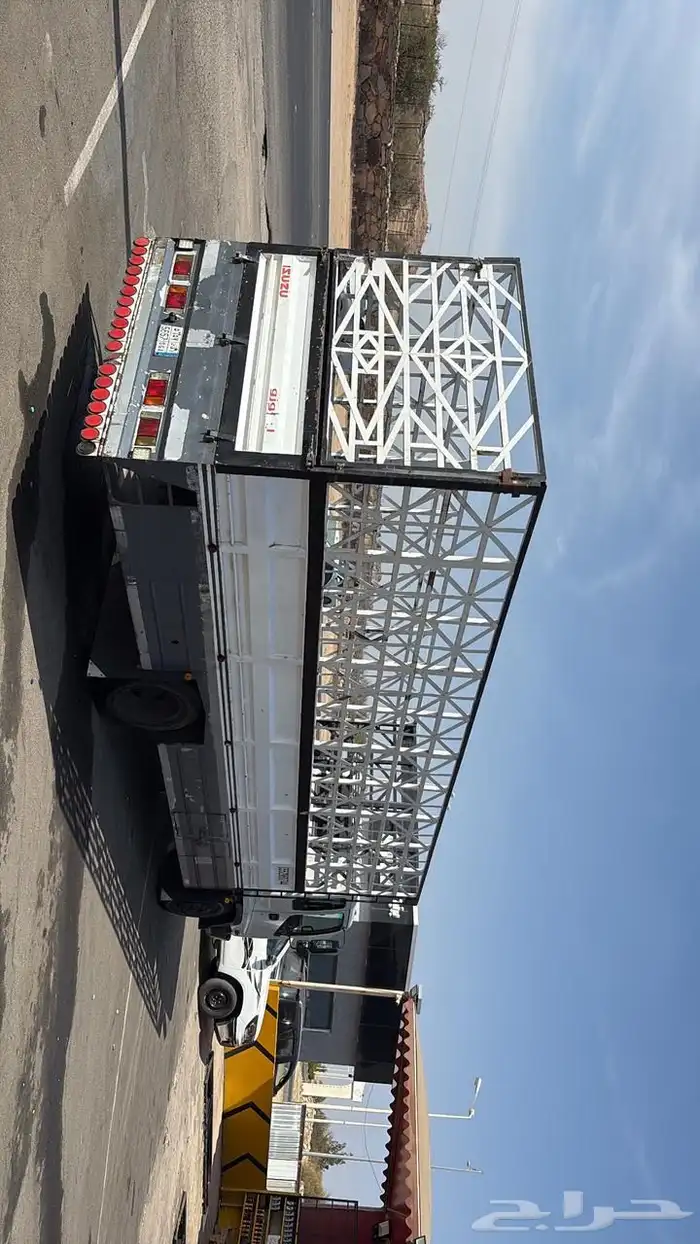 لوري 7م ايسوزو 2010 (( للبيع )) 3