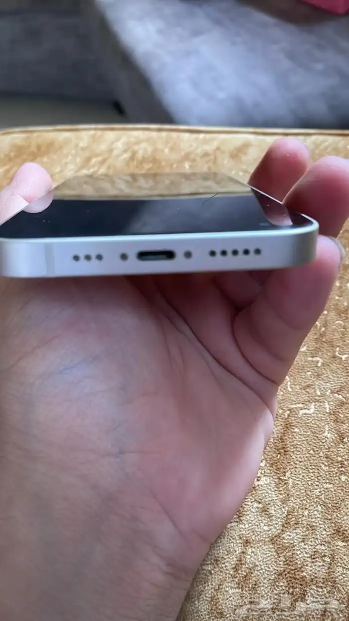 سلام عليكم جوال جديد اخو الجديد صارله سنه ونص معي م قد تصلح 2