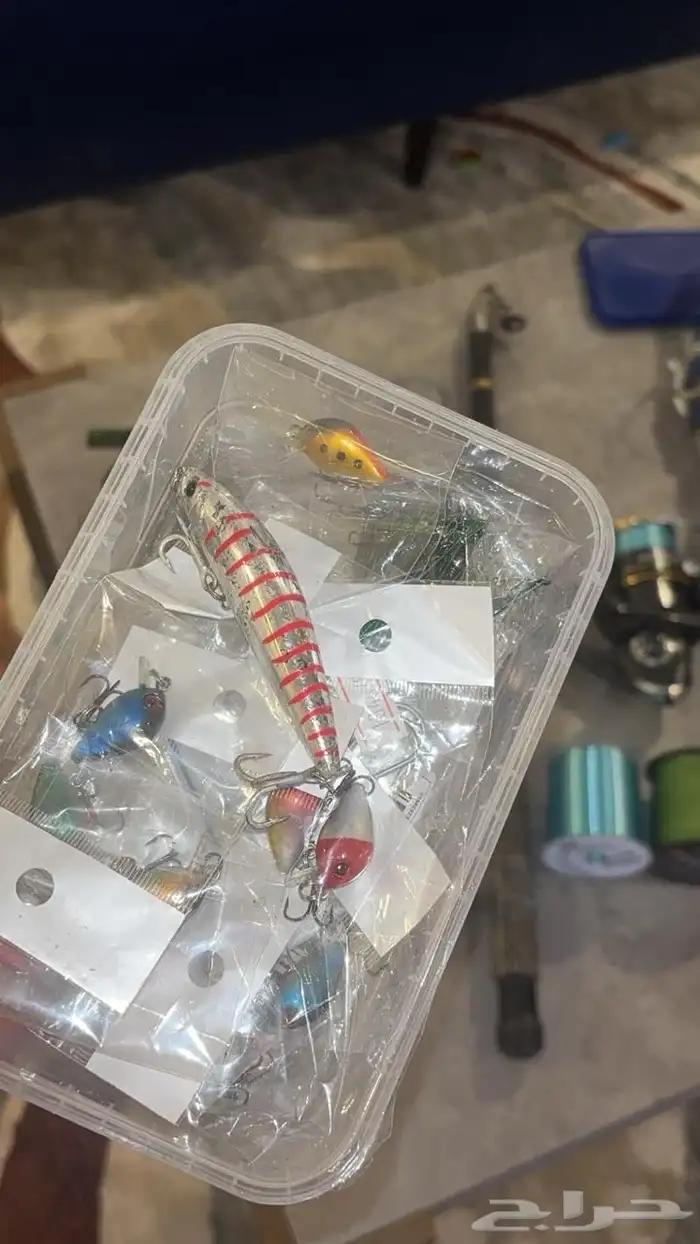 سنارات مع المكرات والخيوط 1