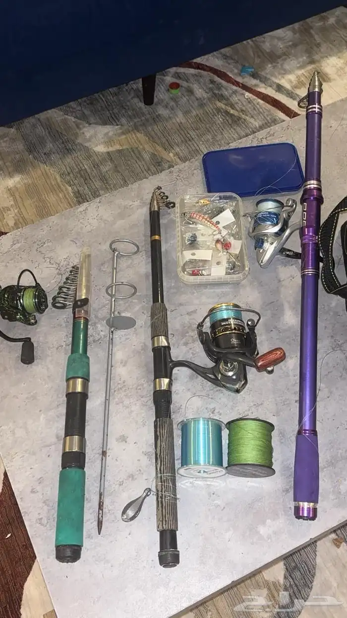 سنارات مع المكرات والخيوط 0