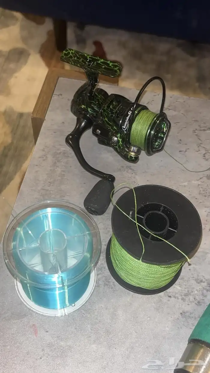 سنارات مع المكرات والخيوط 2