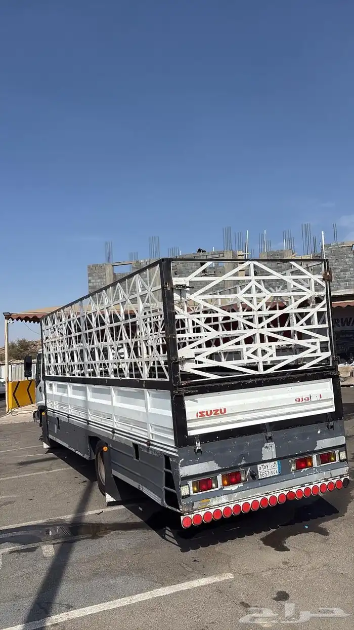 لوري 7م ايسوزو 2010 (( للبيع )) 2