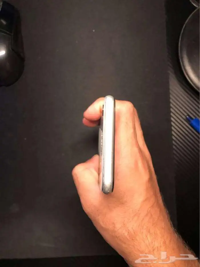 ايفون اس اي 2 في حالة جيدة (لا يعمل) 4