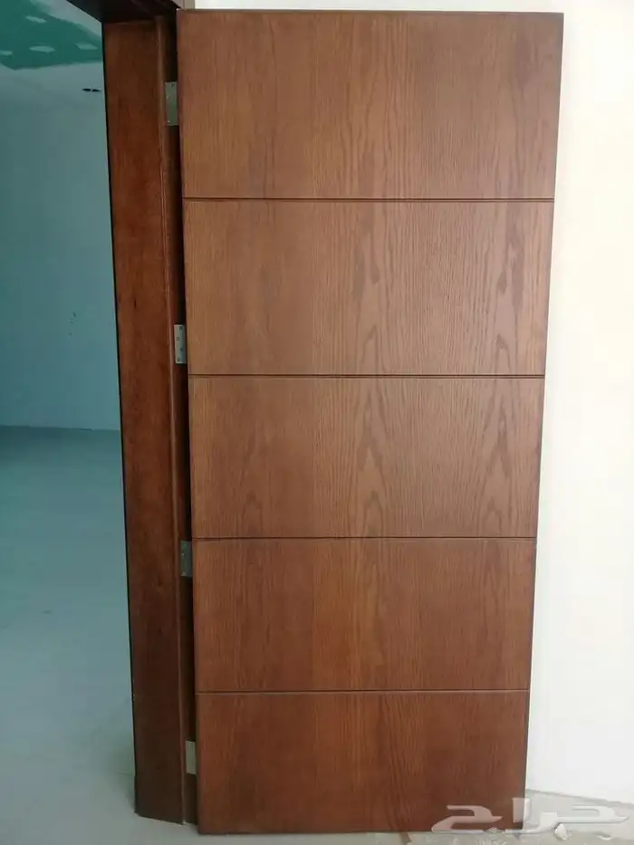 باب خشب قشرة سنديان مع النقش بسعر مميز 0