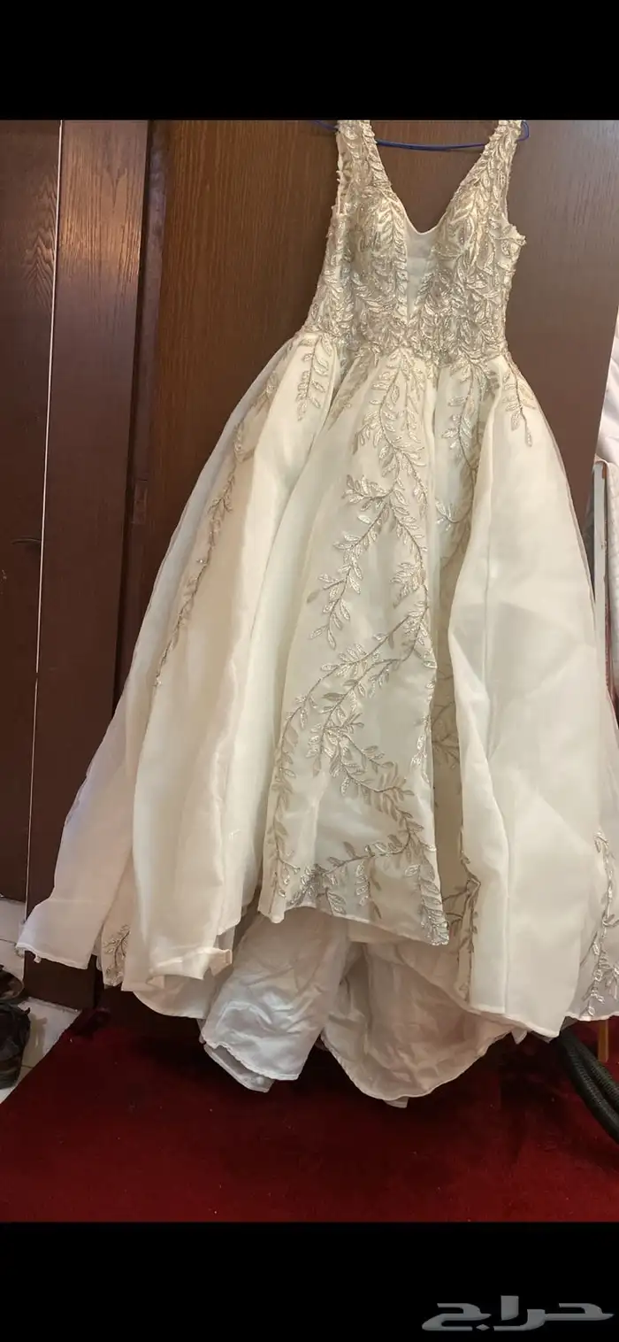 فستان زفاف ناعم مع طرحه انيق 2