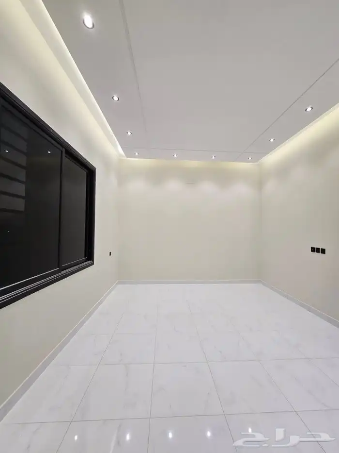 للبيع روف علوى مع ملحق مدخل مستقل 8غرف تشطيبVIPطريق الثمانين 6