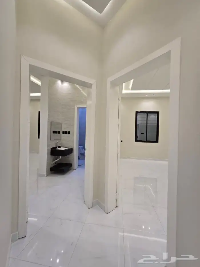 للبيع روف علوى مع ملحق مدخل مستقل 8غرف تشطيبVIPطريق الثمانين 16