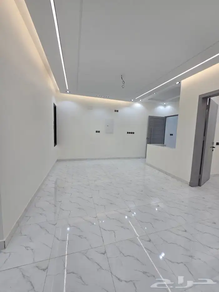 للبيع روف علوى مع ملحق بمدخل سياره 9غرف650 ألف طريق الثمانين 36