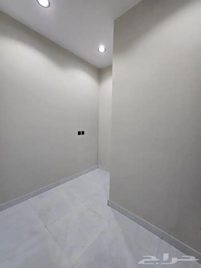 للبيع روف علوى مع ملحق تشطيب فاخر 9غرف بالمحاله أبها قرطبة 23