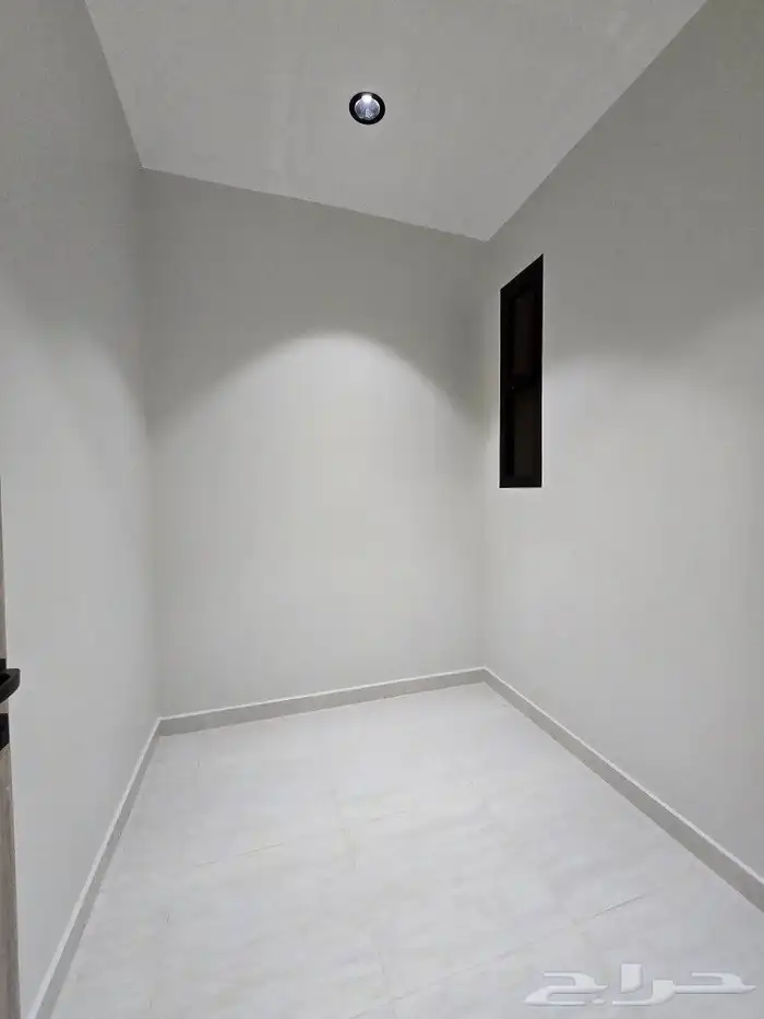 للبيع روف علوى مع ملحق مدخل مستقل 8غرفVIP أحدرفيده حي النهضة 9