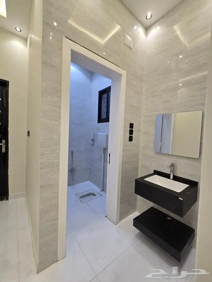 للبيع روف علوى مع ملحق مدخل مستقل 8غرف تشطيبVIPطريق الثمانين 31