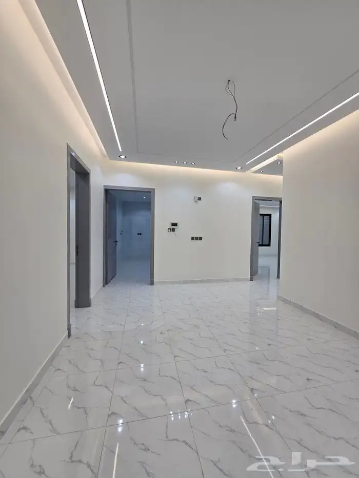 للبيع روف علوى مع ملحق بمدخل سياره 9غرف650 ألف طريق الثمانين 13